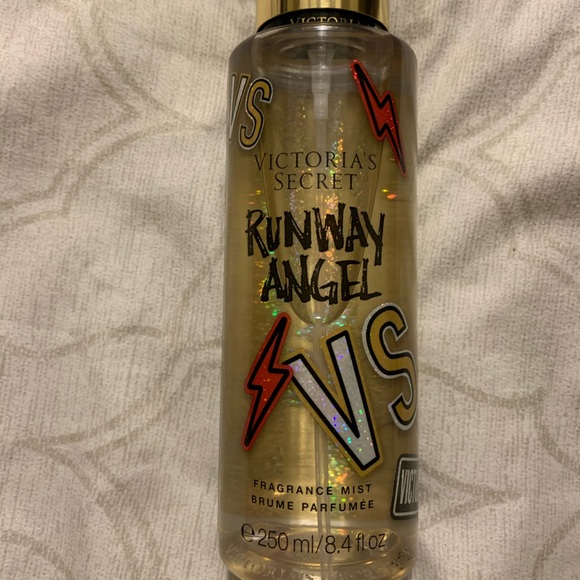 SOLD🤩VS Runway Angel Body Spray - Picture 1 of 3